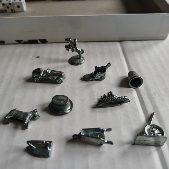 Vintage Monopoly Real Estate Trading Game By Parker Brothers Ages 8 To Adult - Picture 3 of 15